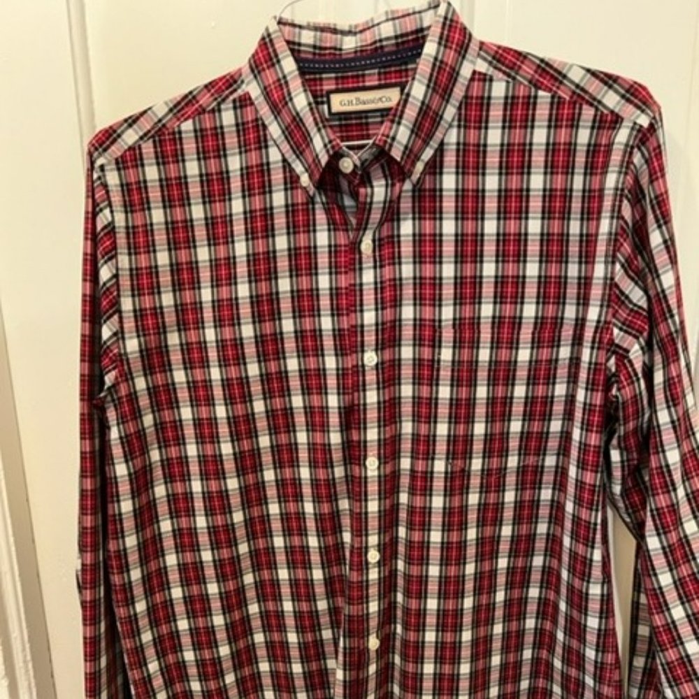 "G.H. Bass & Company" Men's Size "M" Long Sleeve Shirt - Red Tartan